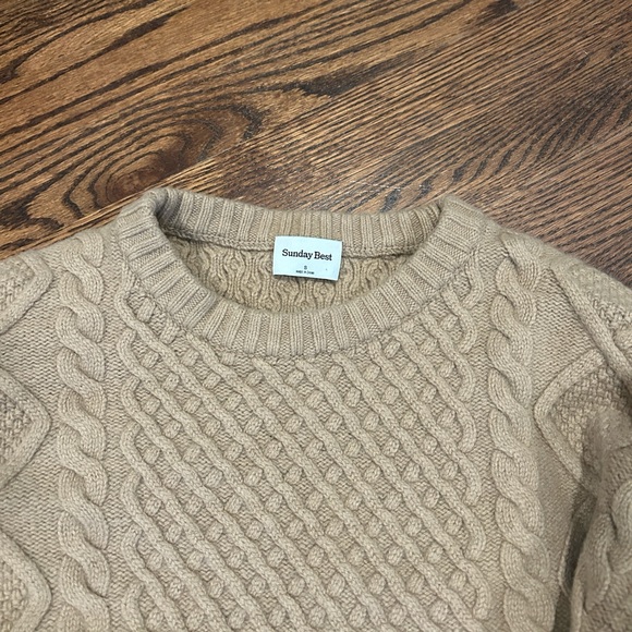 Peggy sweater Aritzia - Picture 2 of 3